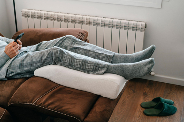 Holiday Gift Guide: Best Recovery Tools for Someone After Joint Replacement